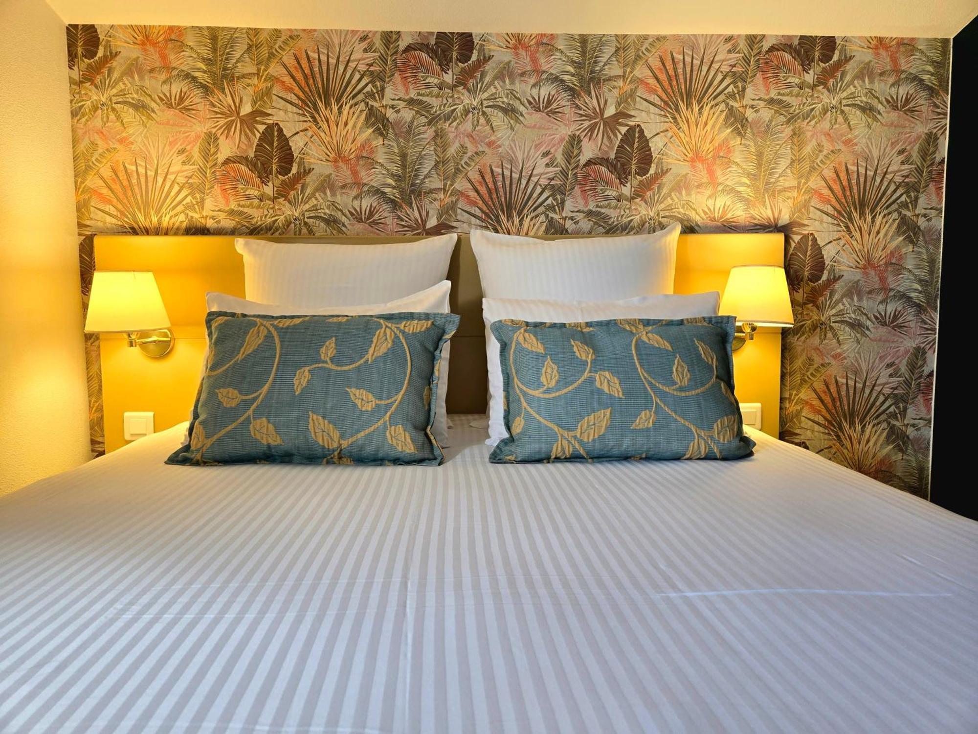 Hotel Le Saint-Genies Юзес Экстерьер фото