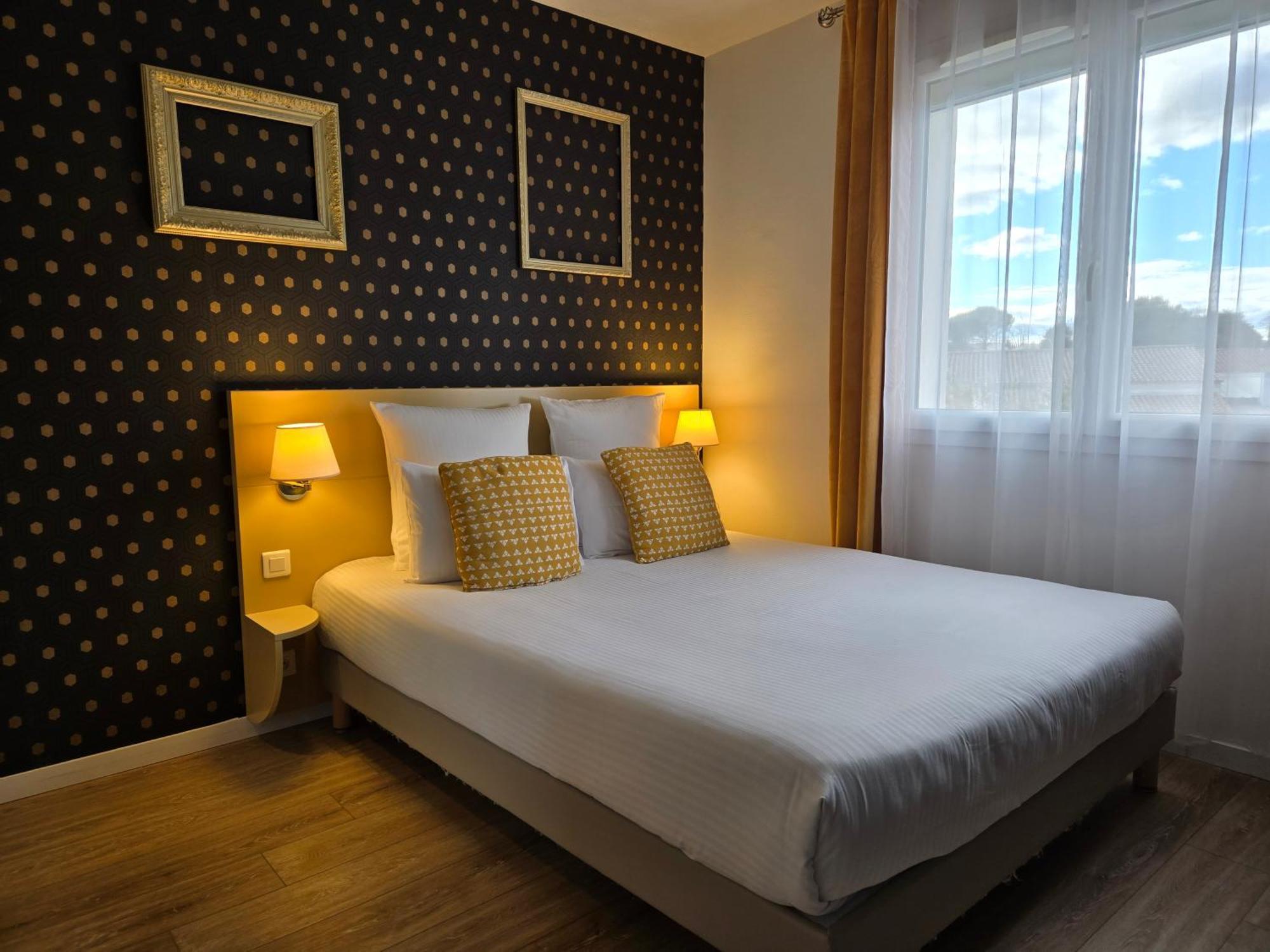 Hotel Le Saint-Genies Юзес Экстерьер фото