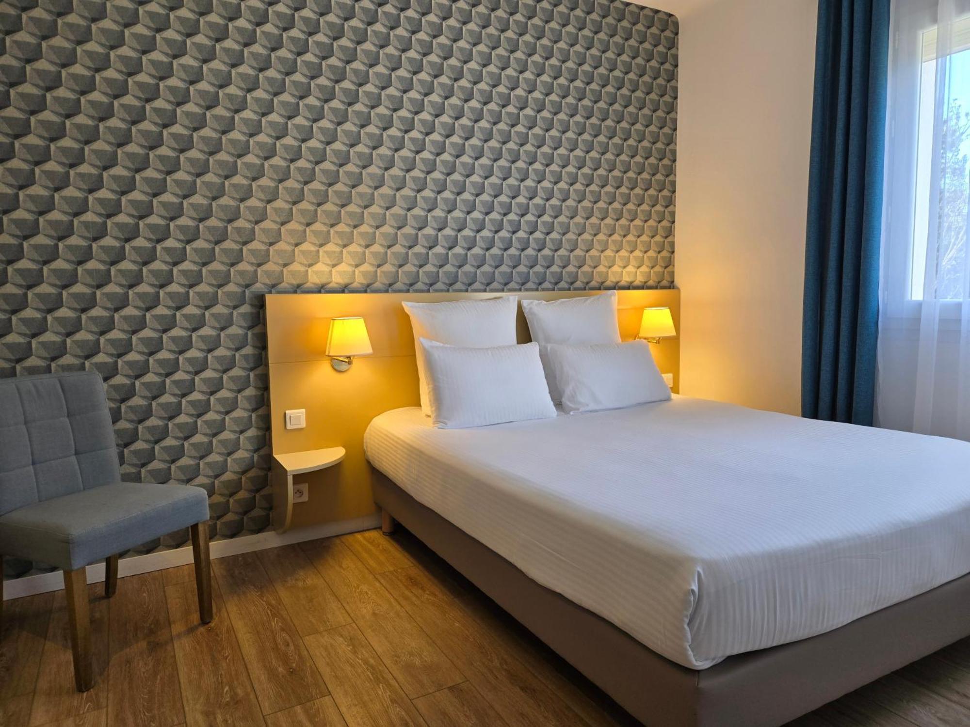 Hotel Le Saint-Genies Юзес Экстерьер фото