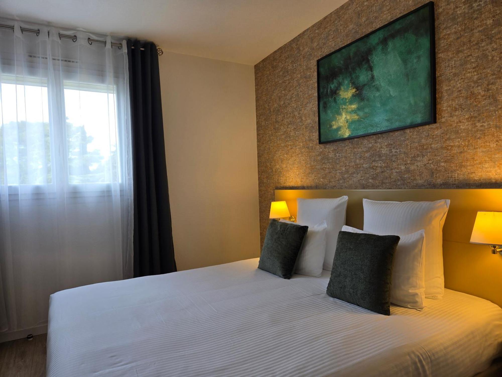 Hotel Le Saint-Genies Юзес Экстерьер фото