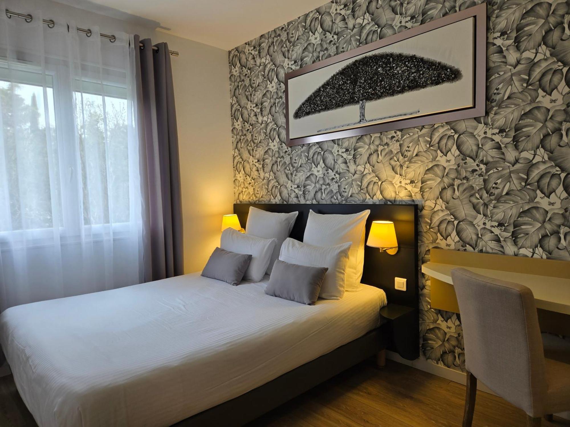 Hotel Le Saint-Genies Юзес Экстерьер фото