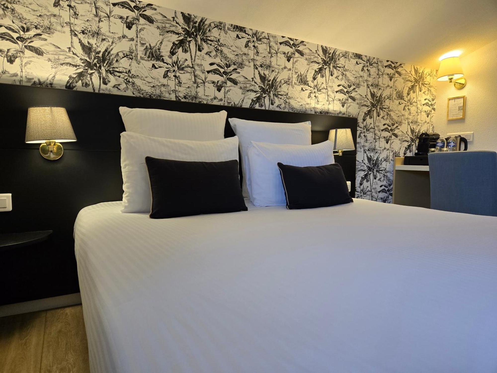 Hotel Le Saint-Genies Юзес Экстерьер фото