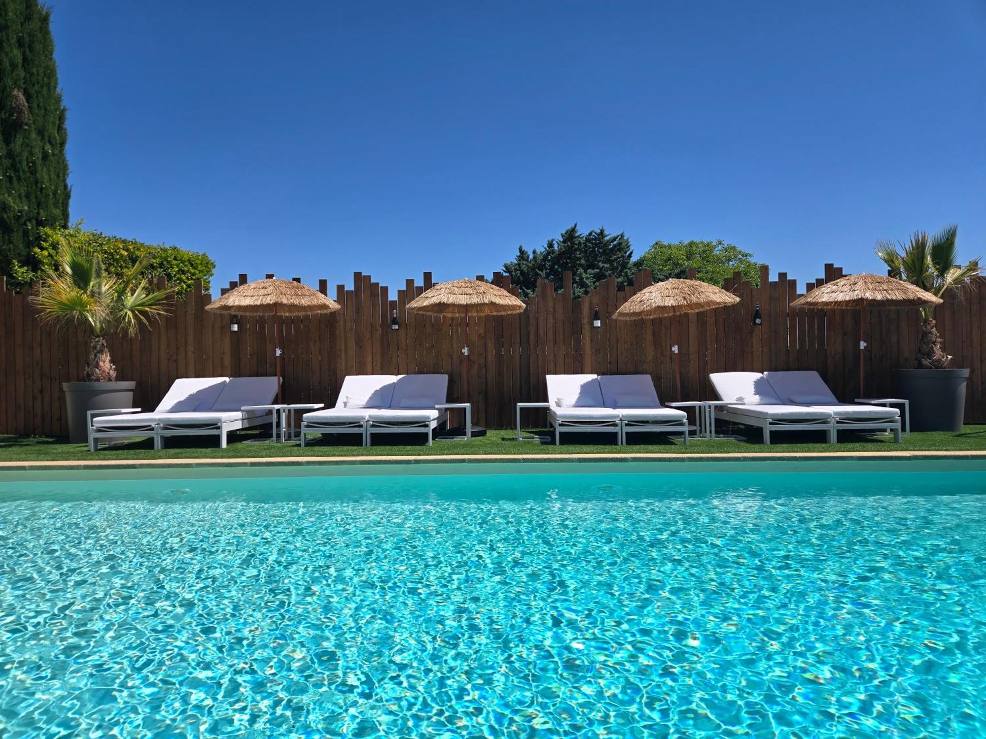 Hotel Le Saint-Genies Юзес Экстерьер фото
